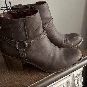 Booties good condition